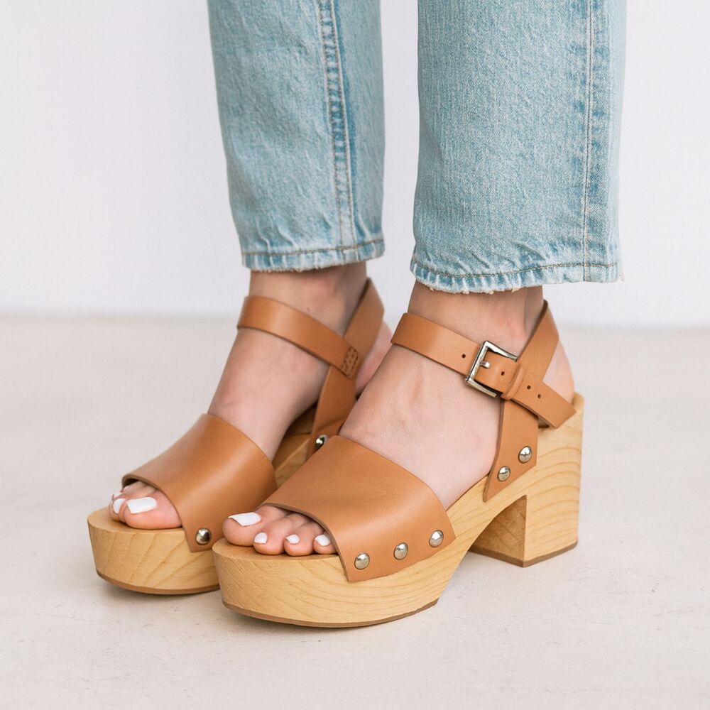 Intentionally Blank Tan Strappy Heel Clog Sandals Shoes   Women's Size 7